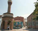'Altı şadırvan, üstü minare'li cami mimarisiyle ilgi çekiyor