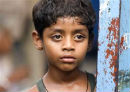 'Slumdog Millionaire' çocuğunun evini yıktılar