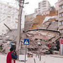 Bursa'da 8'er katlı iki bina çöktü