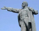 Paraya sıkışan kent, Lenin heykelini satıyor