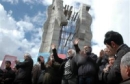 Sanatçılar, “Ucube” Anıt önünde eylem yaptı